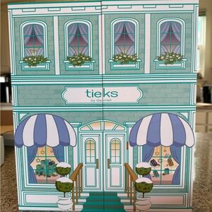 Tieks by Gavrieli Advent Calendar with Blue Design all gifts. No Shoes included.